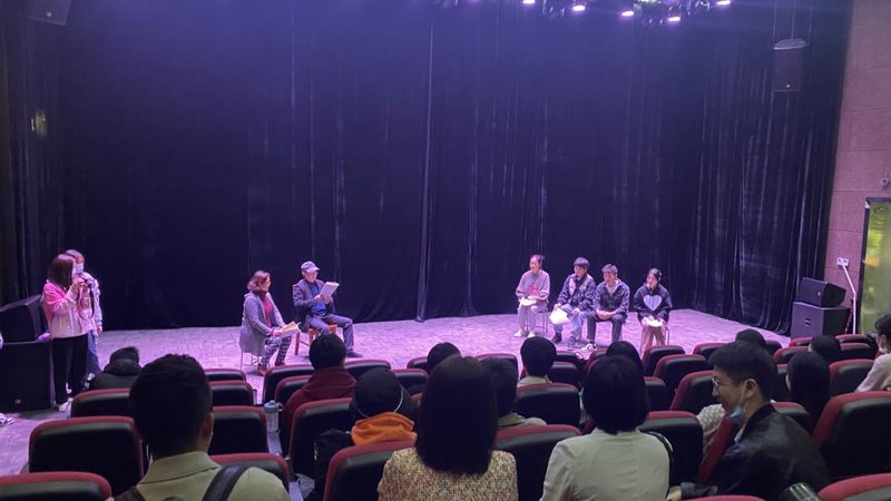 学术研讨会会场布置效果图：如何打造专业与美观并重的视觉体验